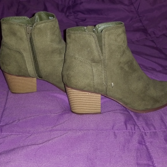 Apt 9 Dark green booties - Picture 1 of 5